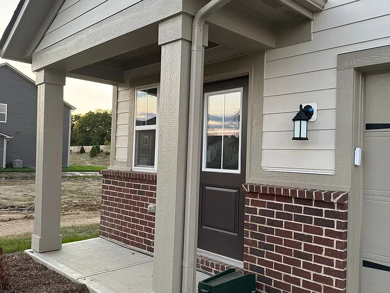 15322 Farrington Way — Photo 2