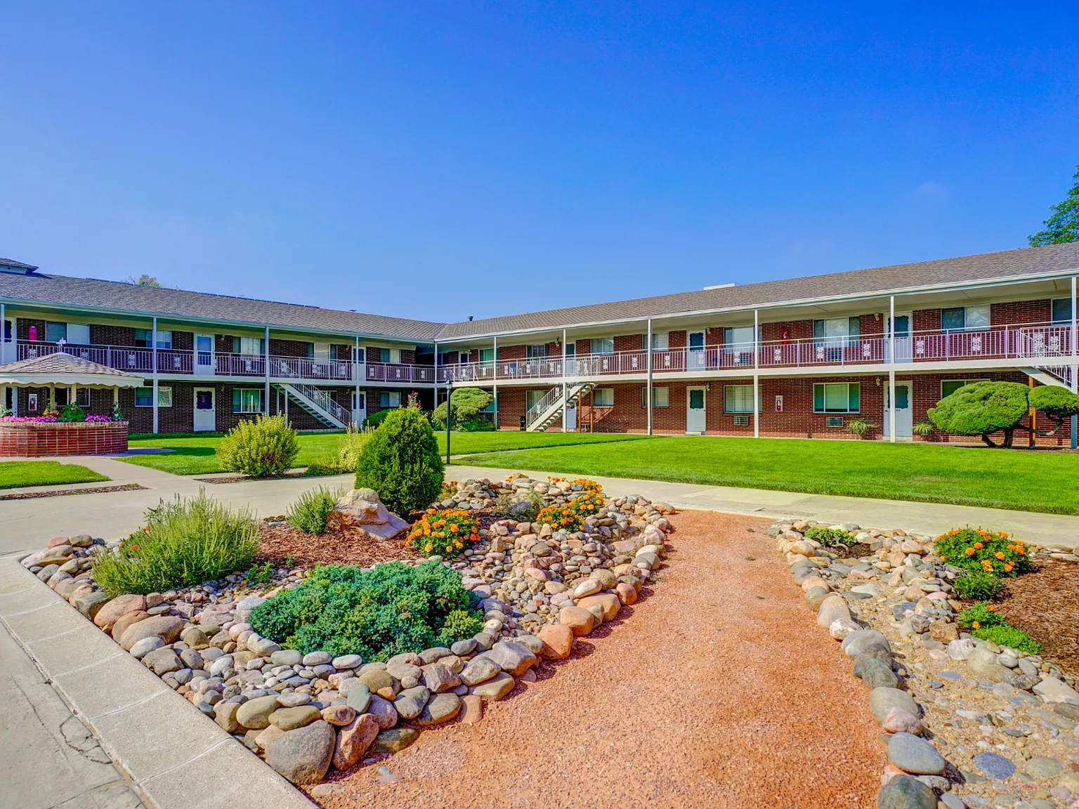 Lampliter Apartments — Photo 4
