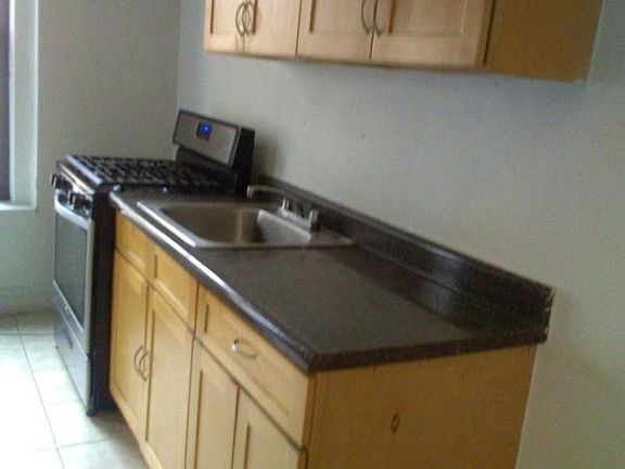 3rd image of 916 Carroll St APT 5F