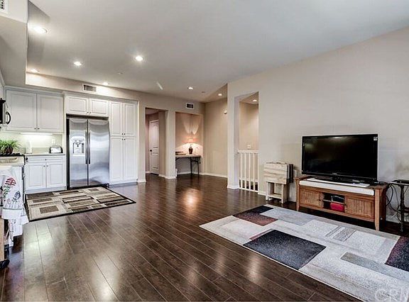 5th image of 4098 E Emory Ln #4