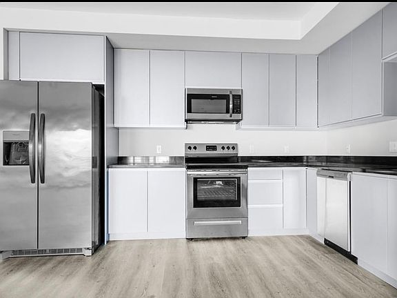 5th image of 7040 Woodman Ave #207