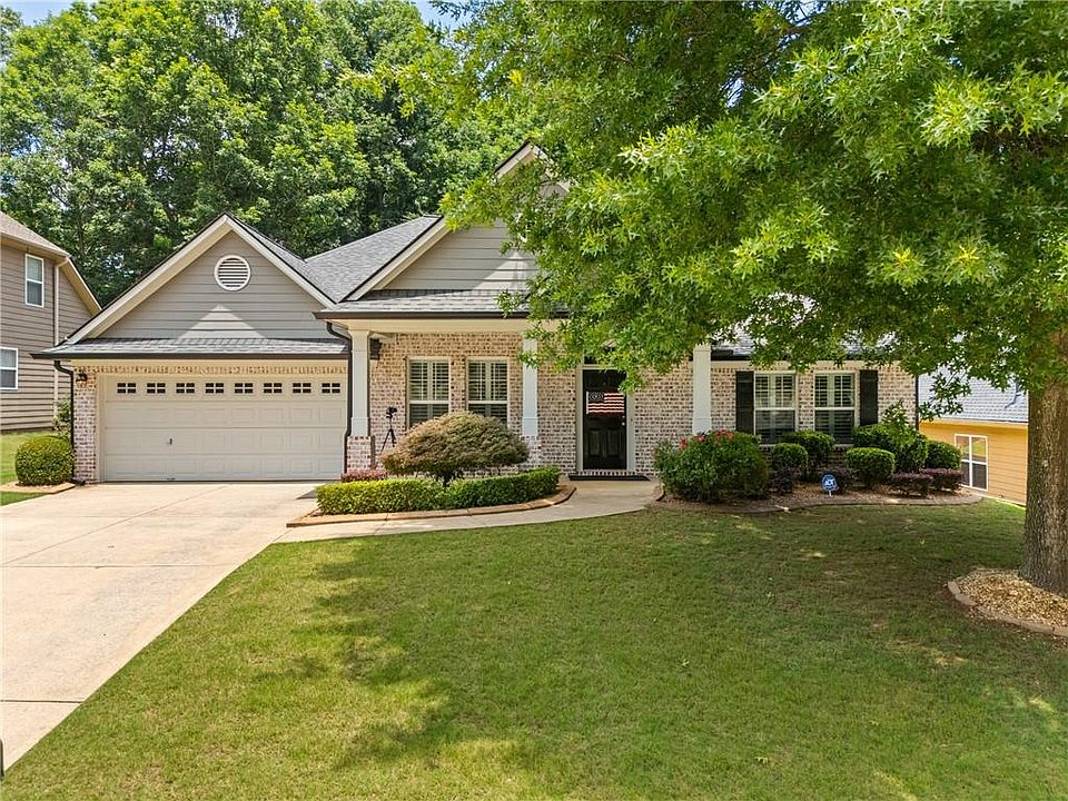 1st image of 594 Longwood Pl
