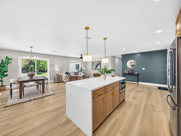 4948 Luna Dr — Photo 2