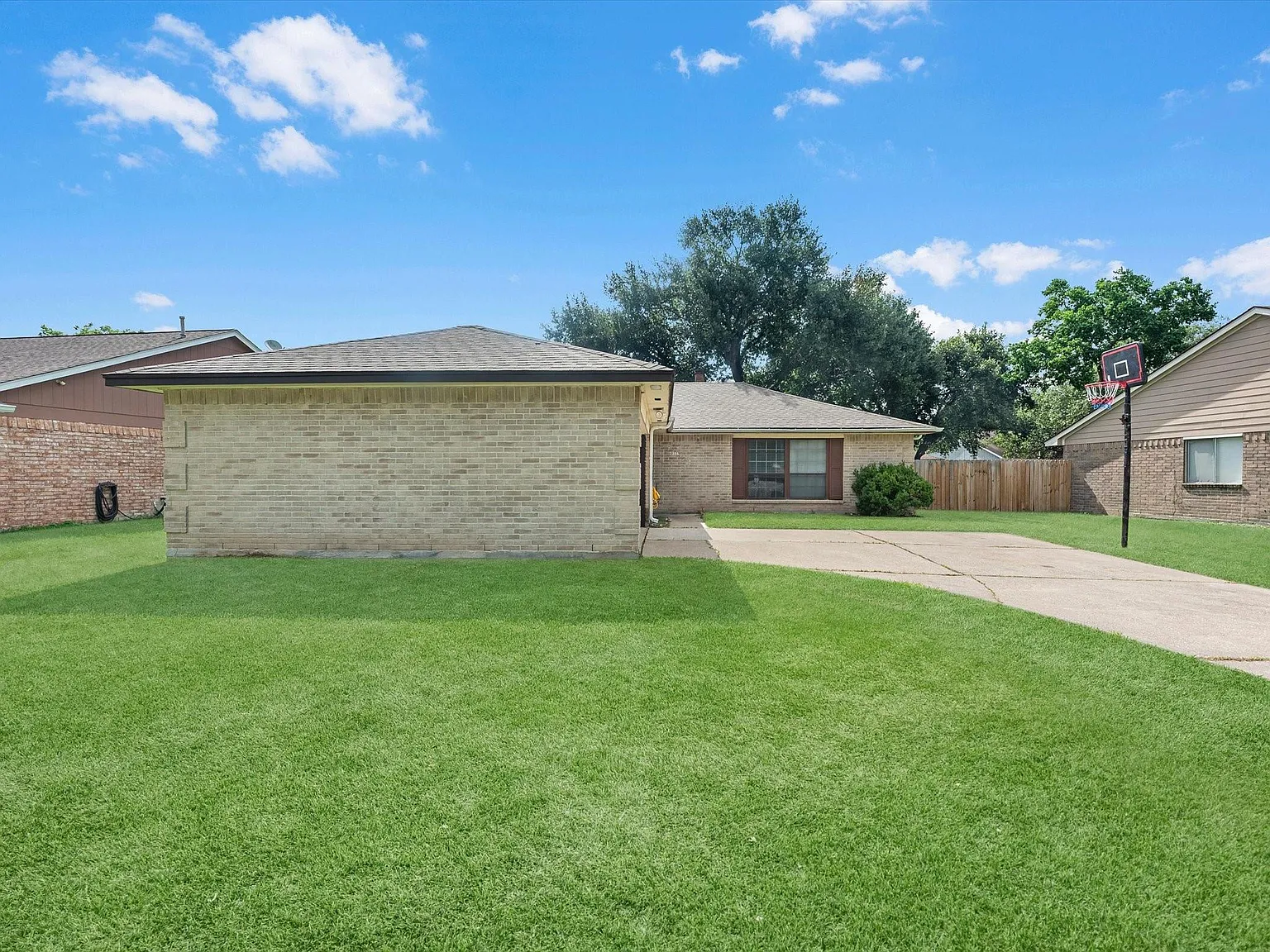 3 bed, 2.0 bath, 1386 sqft, $1,800 — Photo 2