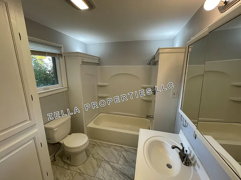407 E Burgess St — Photo 11