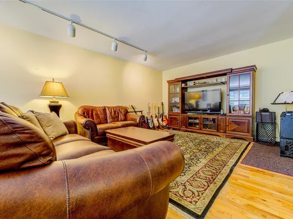 32 Pearsall Avenue #2F, Glen Cove, NY 11542