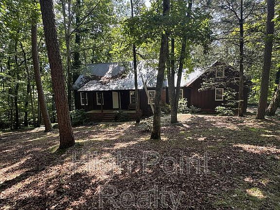 2nd image of 6201 Robin Ln NW