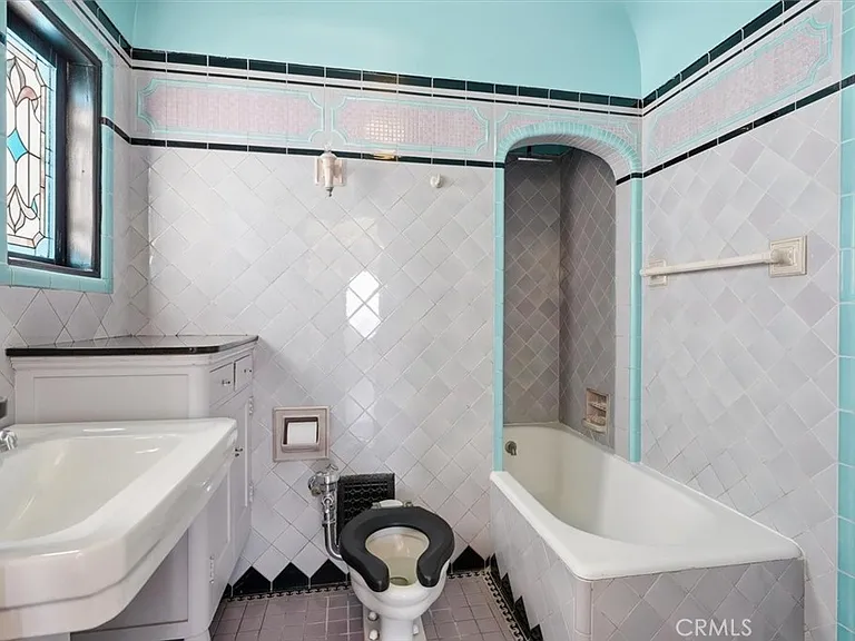 1602 The Strand — Photo 22