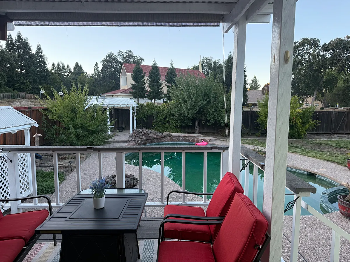 4 bed, 2260 sqft, $5,200 — Photo 2