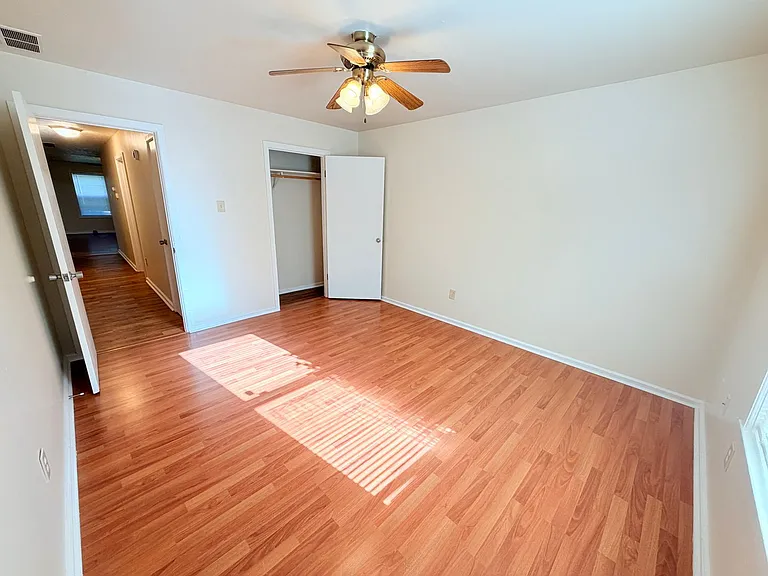 2035 N Graham Ave — Photo 10