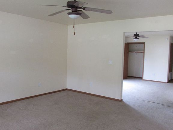 3rd image of 22610 Hollow Oak Ln #B