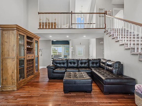 4th image of 10498 Daffodil Cir