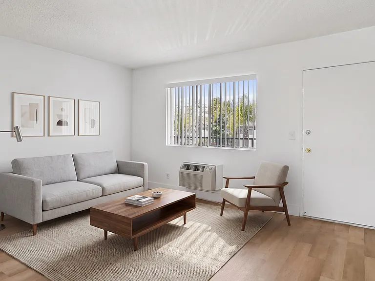 Terre at 1037 Peach — Photo 6