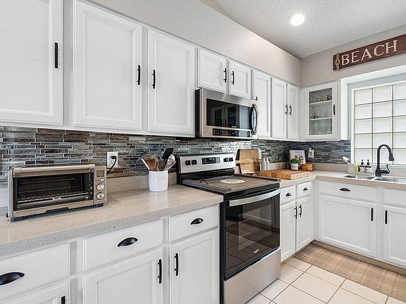 3rd image of 130 Saratoga Boulevard E