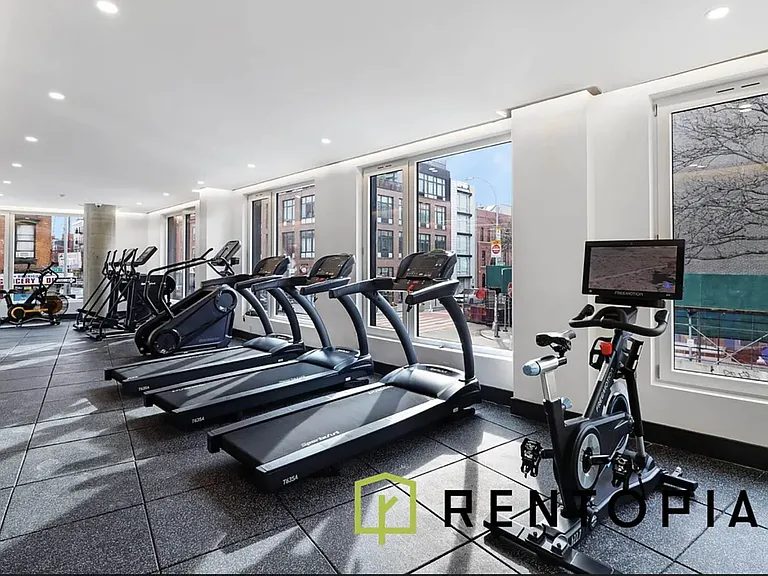 228 Berry St #7R — Photo 20