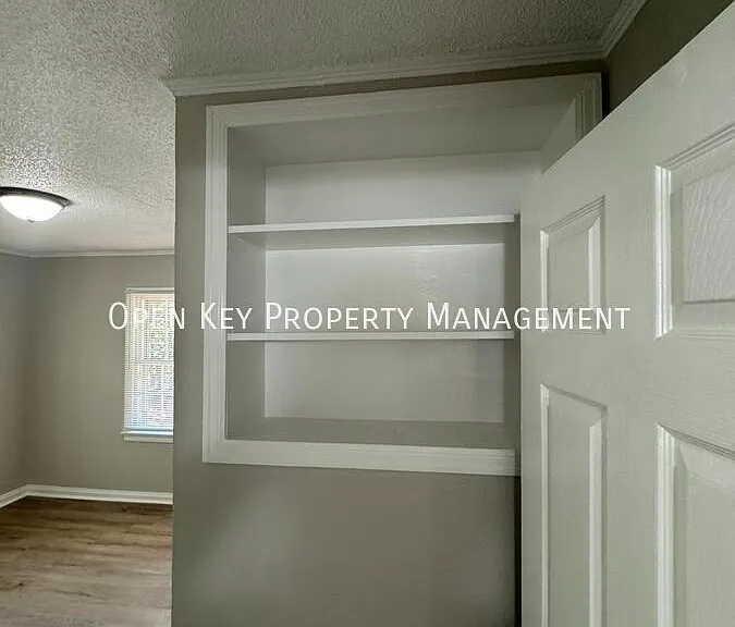 418 S Pontiac Ave — Photo 19