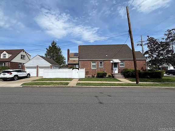 3rd image of 501 New Hyde Park Road