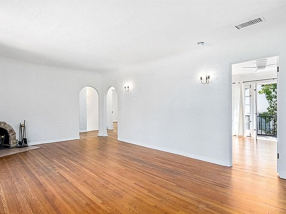 4th image of 3359 Primera Ave