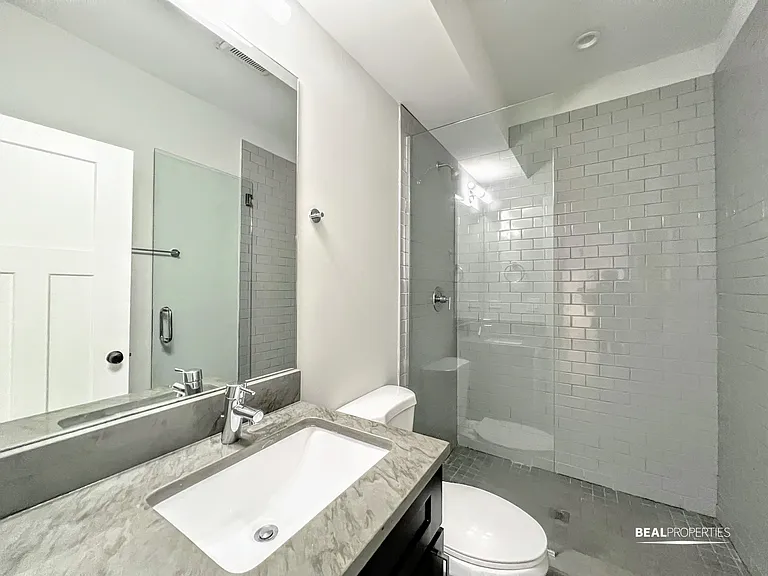2201-09 West Eastwood Avenue — Photo 27