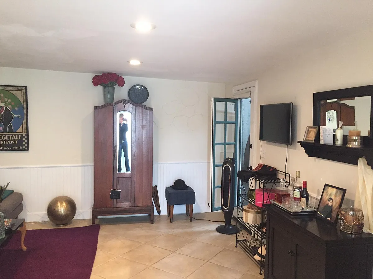 Huge great room! - 1442 1/2 Tyler Ave