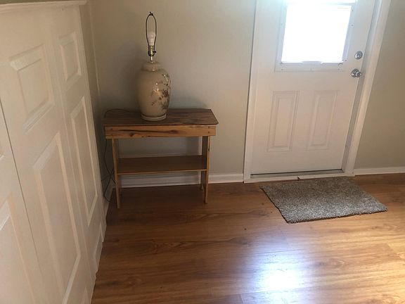4th image of 518 Walker St