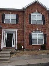 This great Bellevue condo is just 10 minutes from downtown! 