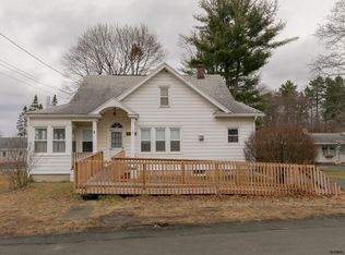 2 Thompson Ct, Rensselaer, NY 12144