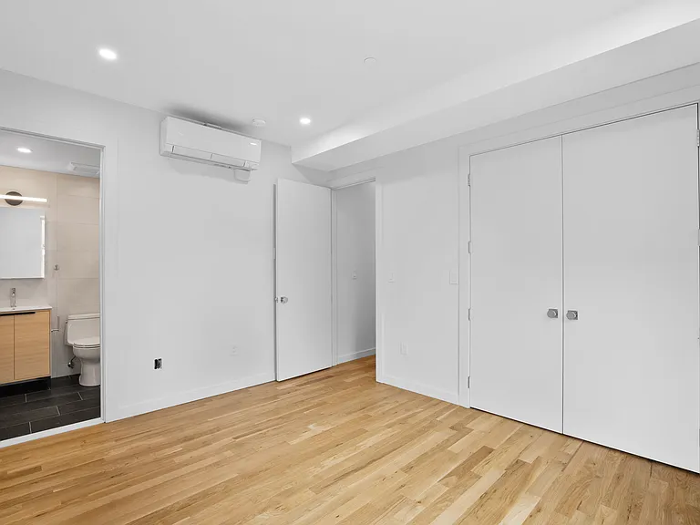 590 Orange St #4 — Photo 13