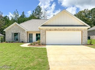 958 Riverside Ln, Pearl, MS 39208