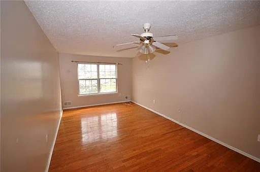 15 Prestwick Way — Photo 7
