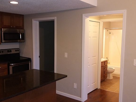 3rd image of 177 Waterbury Ct #177