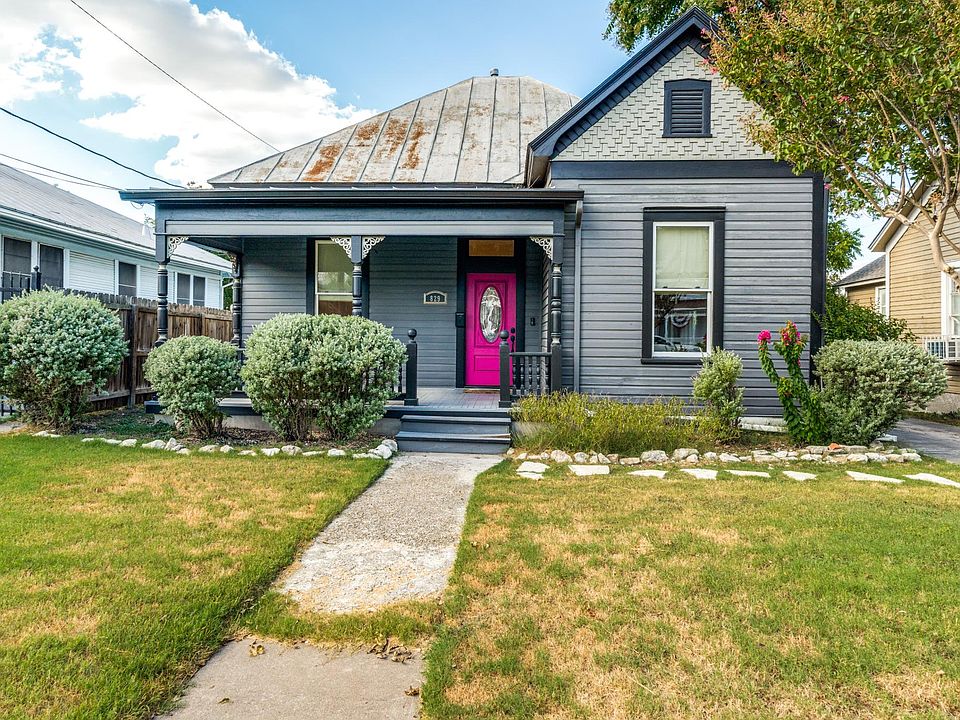 1st image of 829 Hays St