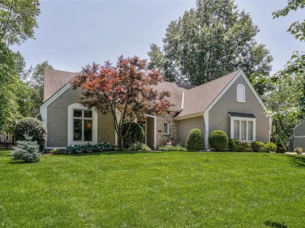 3689 W 129th Pl, Leawood, KS 66209