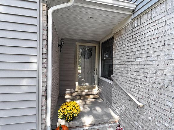 3rd image of 41852 Coventry Way
