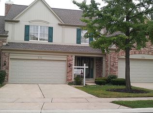 233 Esprit Ct, Bloomingdale, IL 60108