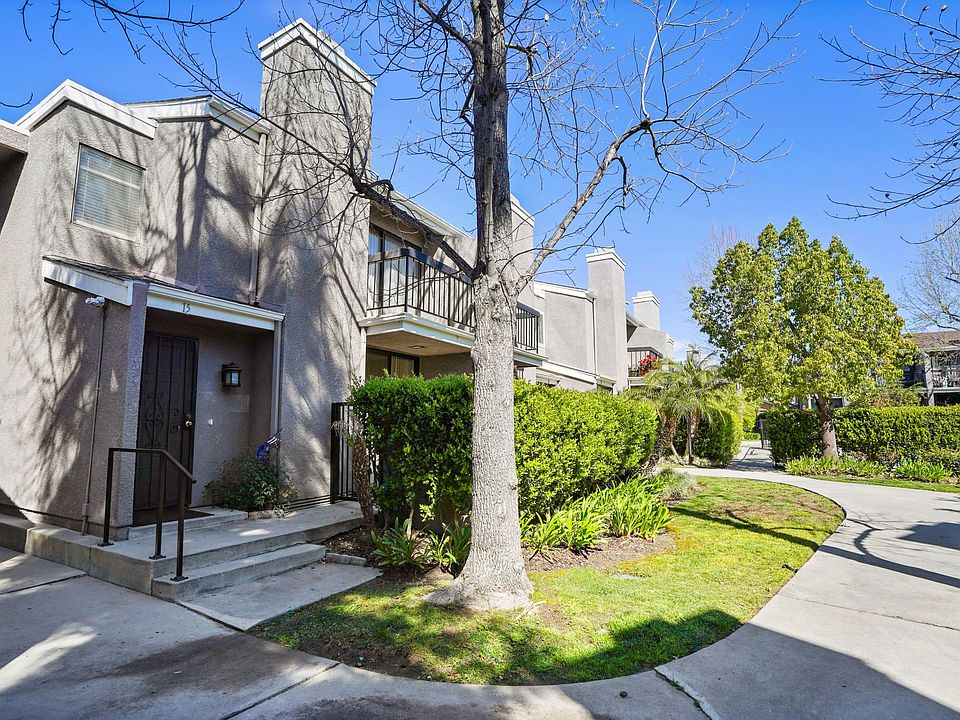1st image of 23549 Victory Blvd Unit 15