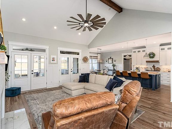 3rd image of 107 Crescent Hill Ln
