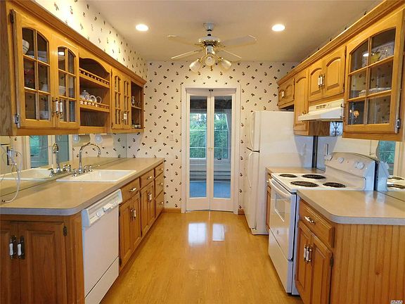 5th image of 601 Alden Ct E