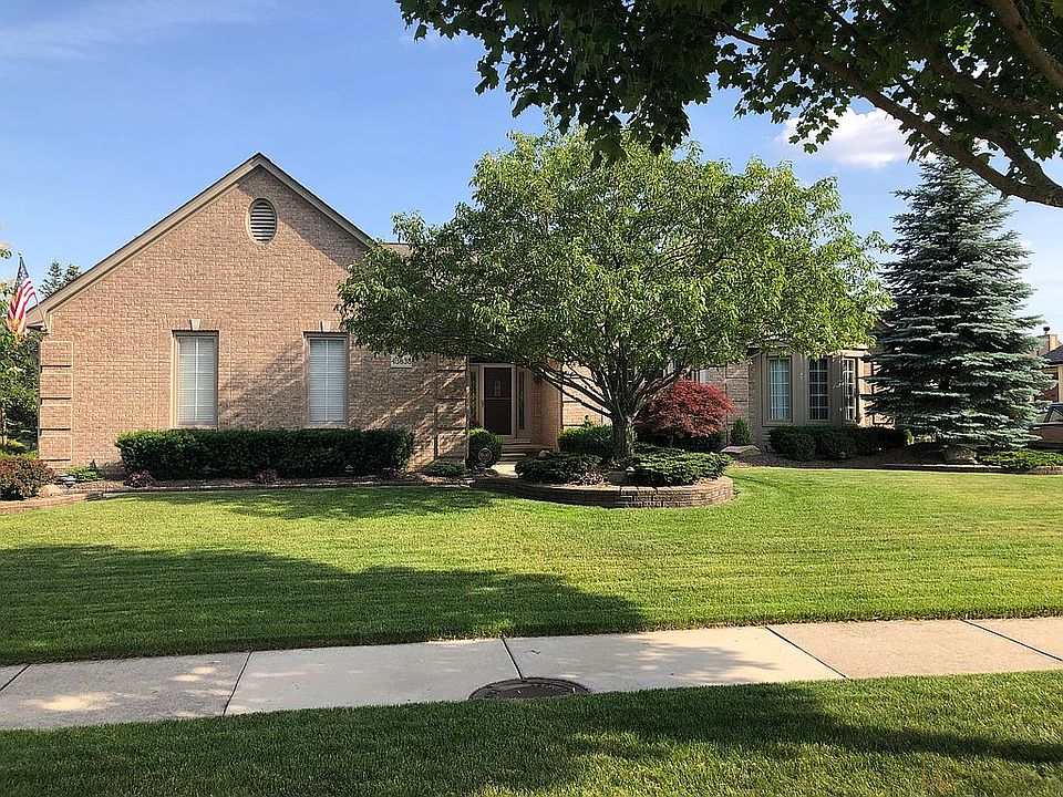 1st image of 43638 Vintage Oaks Dr