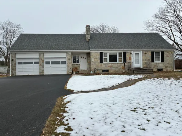 975 Westminster Ave, Hanover, PA 17331
