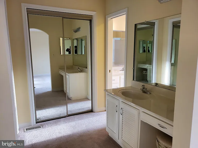 15322 Manor Village Ln — Photo 8