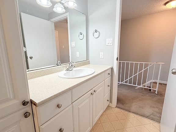 2nd image of 1199 Afton Dr Room 2