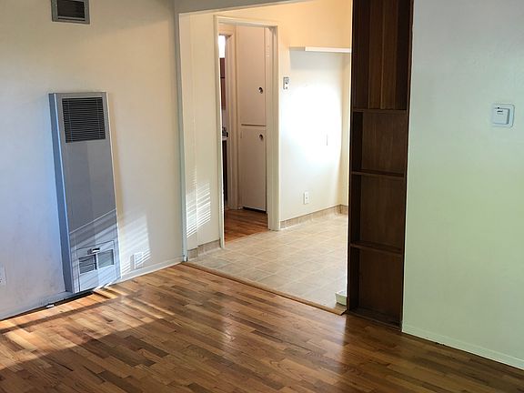 *please note living room is carpeted