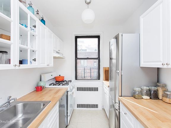 5th image of 221 E 18th St APT 6J