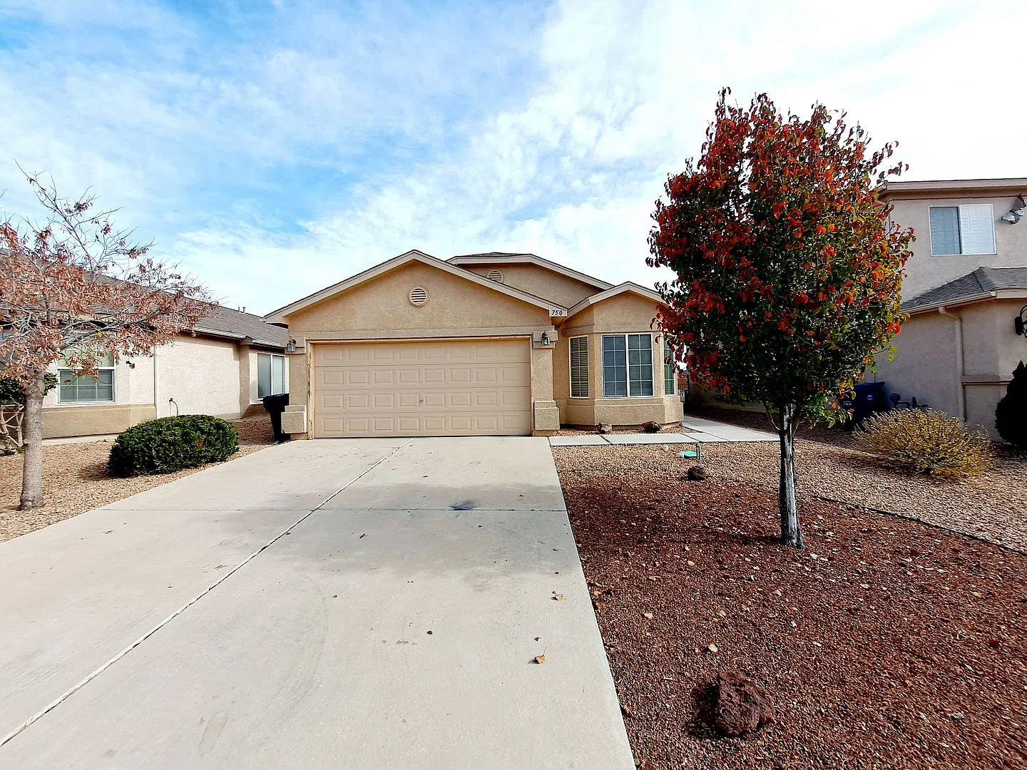 Charming 3 Bed 2 Bath Home in Huning Ranch — Photo 1