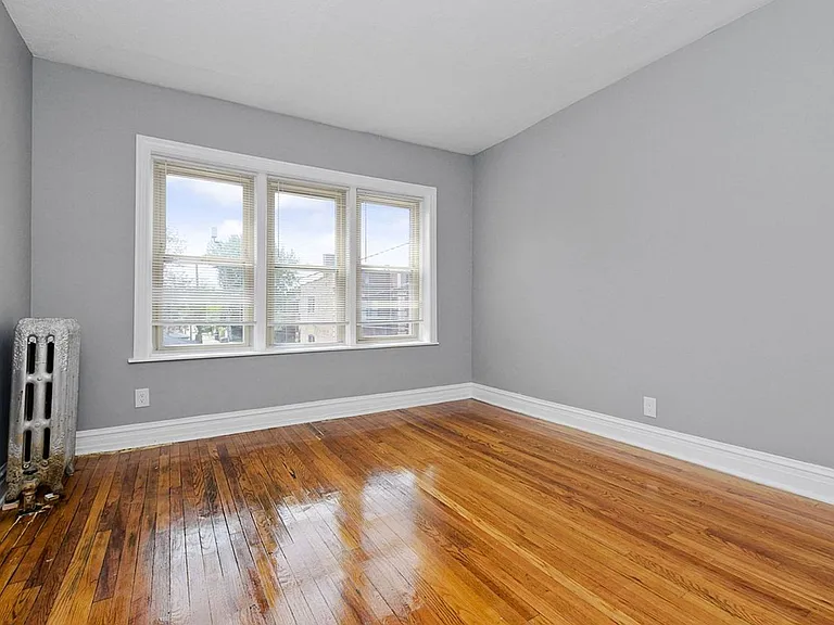 7556-58 S. Calumet Ave. / 320-28 E 76th St. — Photo 26