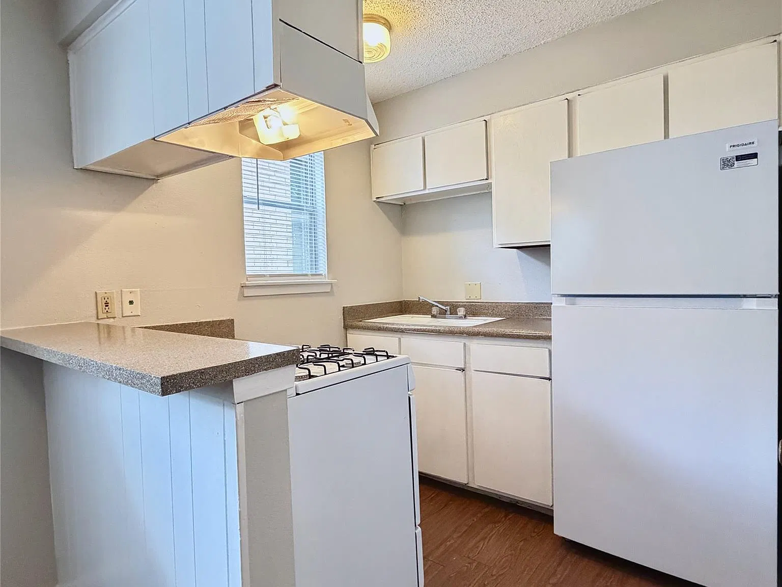 Studio, 1.0 bath, 400 sqft, $795 — Photo 4