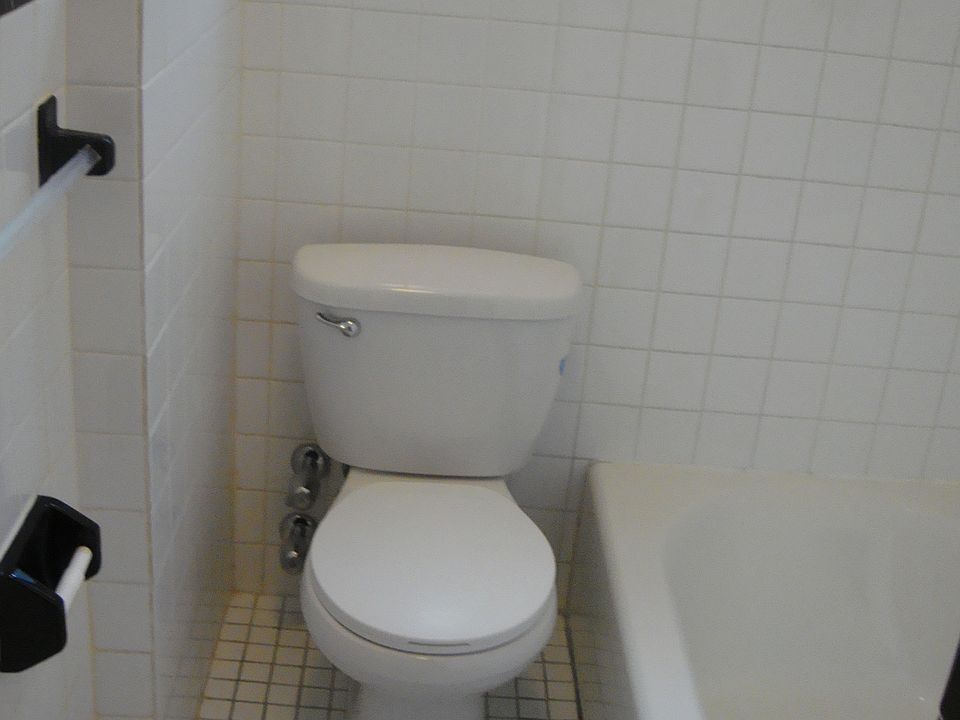 2nd image of 2861 Bainbridge Ave APT 3F