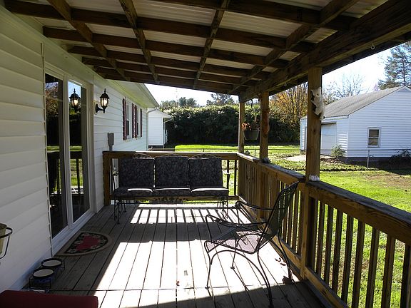 Covered rear deck