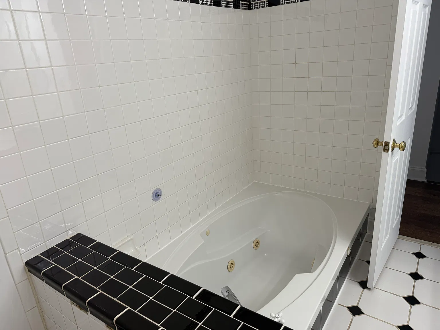 2 bed, 1700 sqft, $1,650 — Photo 4